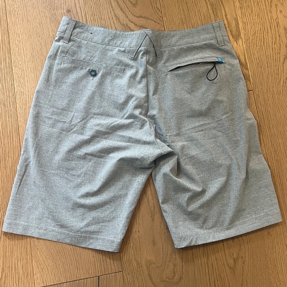 Devereux Golf 7.5" Gravity Short in Color “Steel” Size 32 - Picture 3 of 5